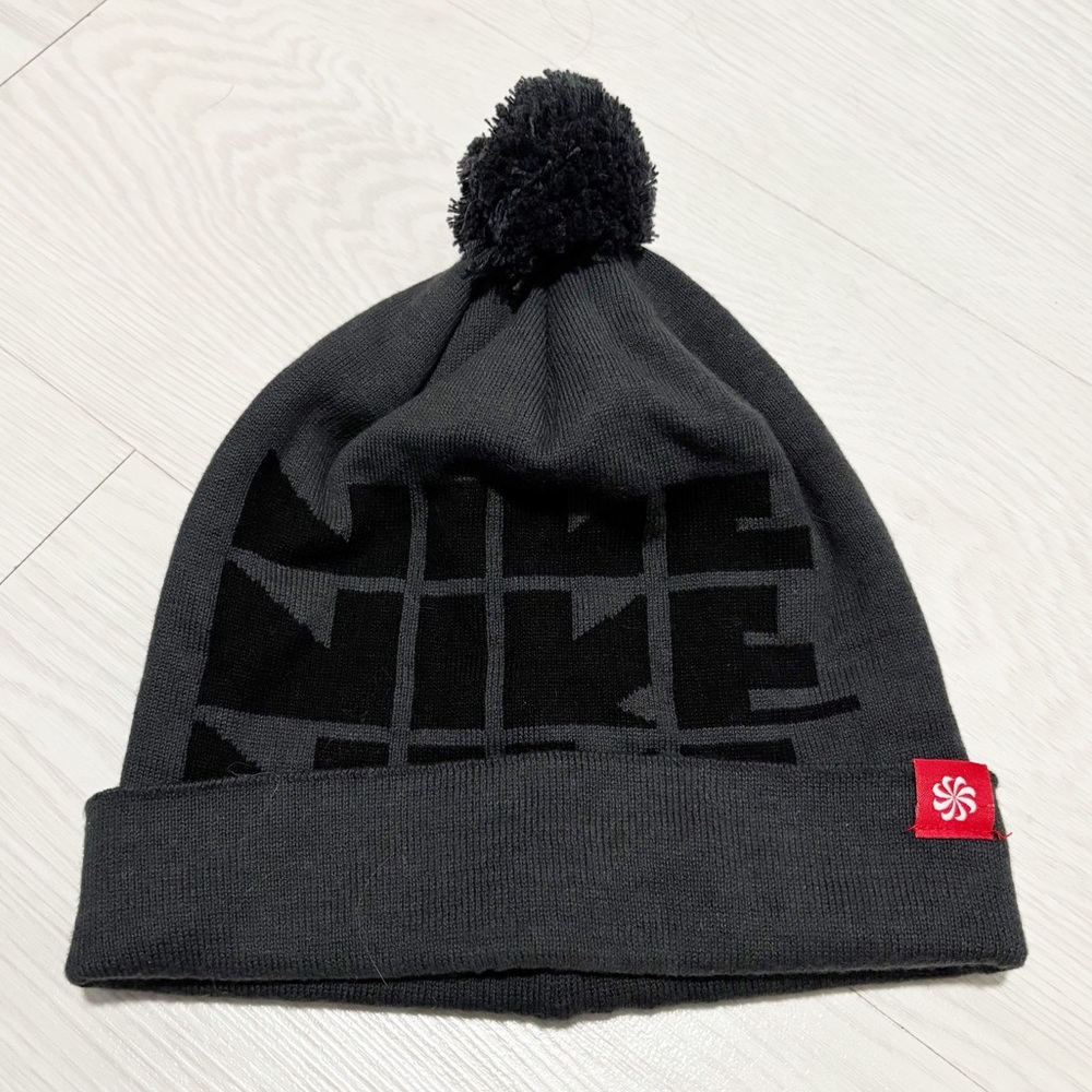 Nike Futura Knit Beanie Charcoal and Black Double Layered‎ Slouch Pom Outdoor